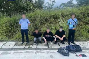 为医者仁心点赞！青岛红狮队医在航班上对身体不适乘客妥善救治